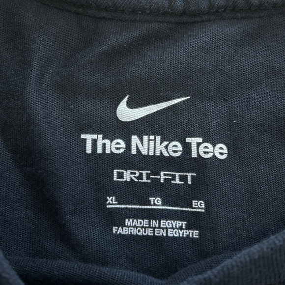 Nike Men’s XL Tropical Floral Print Center Swoosh T-Shirt - Picture 4 of 9